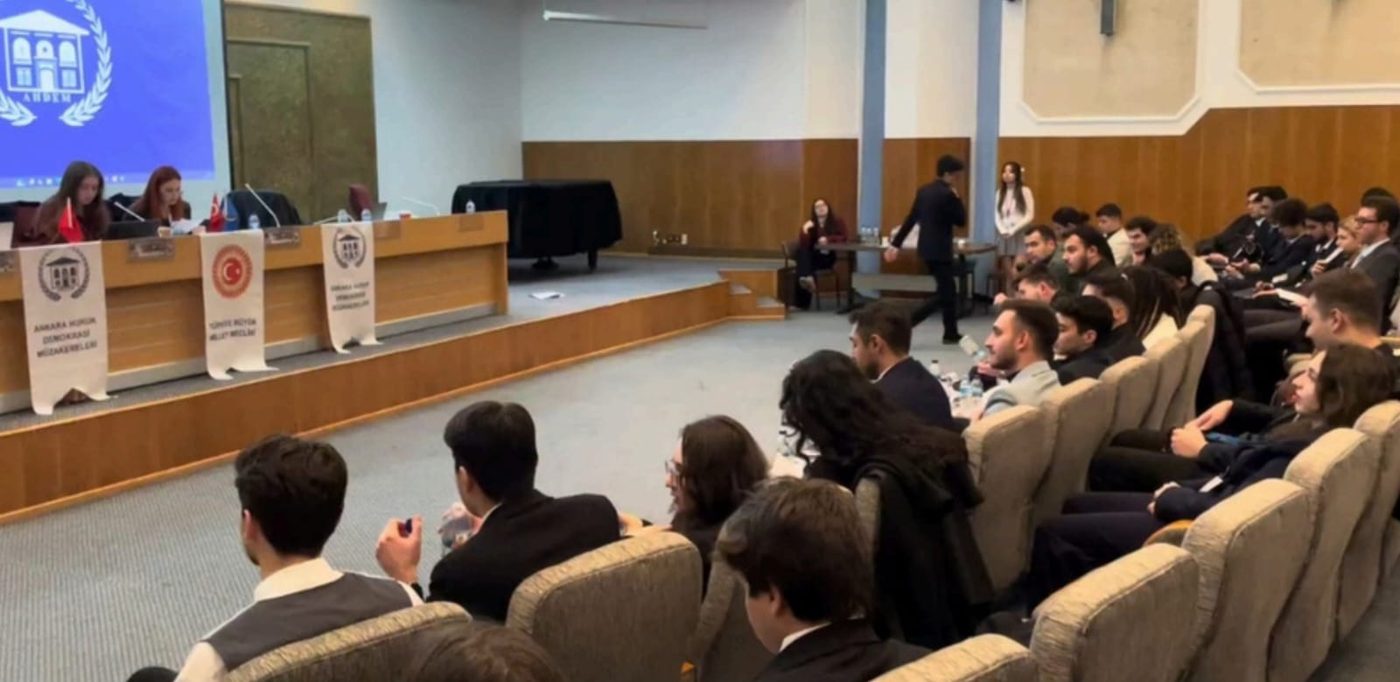Geçmiş AHDEM konferanslarından bir kare
